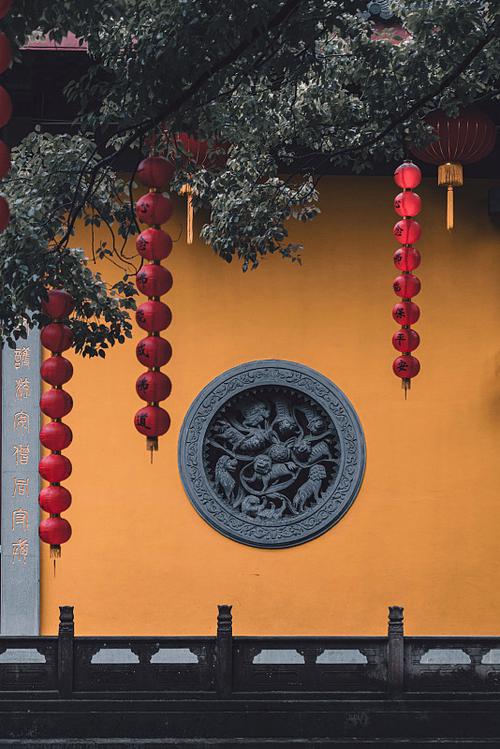 岳云鹏打翻妻子化妆品上热搜,有网友爆出岳云 岳云鹏打翻妻子化妆品上热搜,有网友爆出岳云