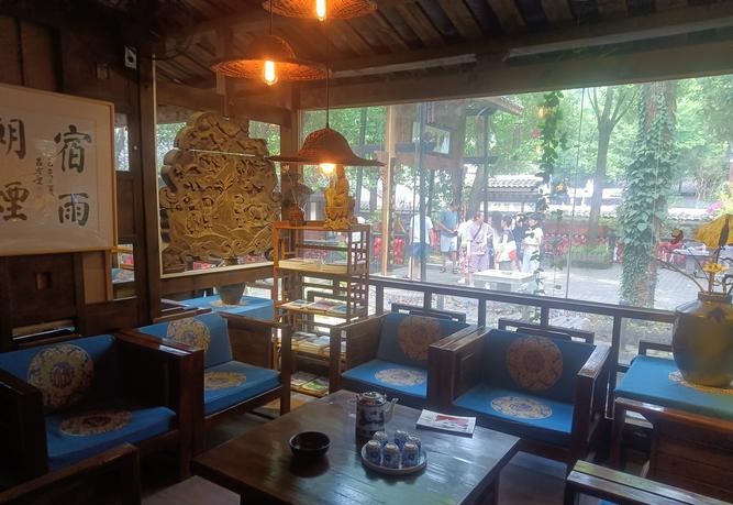 本命年鞋aj是否影响生肖狗伴侣的学历选择(本命年鞋aj搭配伴侣学历差是否会影响感情稳定) 本命年鞋aj是否影响生肖狗伴侣的学历选择(本命年鞋aj搭配伴侣学历差是否会影响感情稳定)